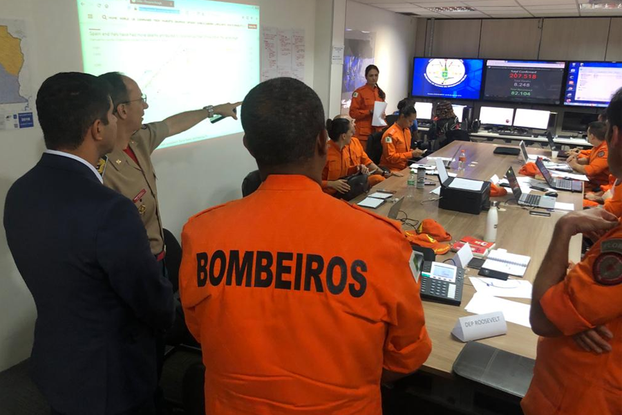 Dep. Roosevelt visita sala de crise do CBMDF para a prevenção do coronavírus