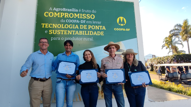 Emater: Extensionistas da Emater-DF são homenageados pela Frente Parlamentar do Agro na AgroBrasília