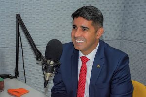 Deputado Roosevelt destaca em entrevista seus principais projetos aos militares e à população do DF