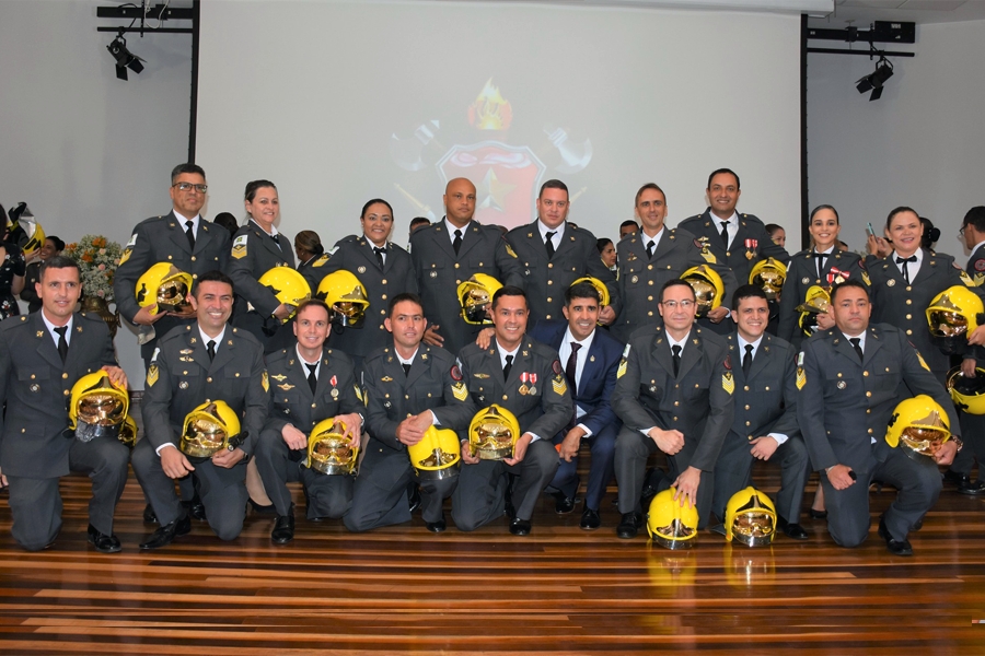 Deputado Roosevelt Vilela participa da 29ª formatura do Curso de Altos Estudos para Praças do CBMDF