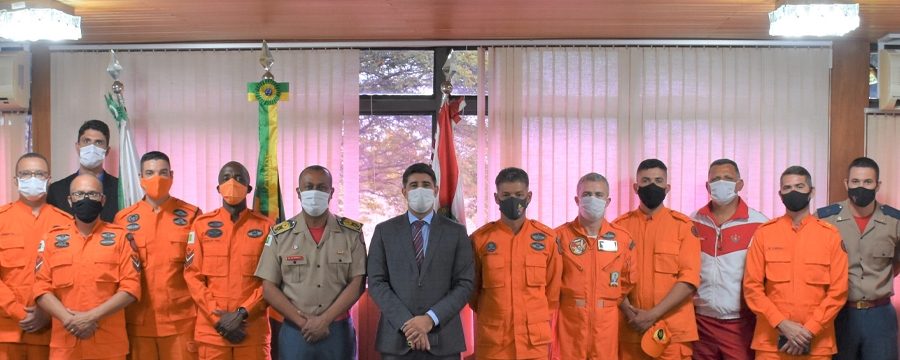 Deputado Roosevelt Vilela intermedia reunião entre instrutores do Corpo de Bombeiros e Comando-Geral da corporação