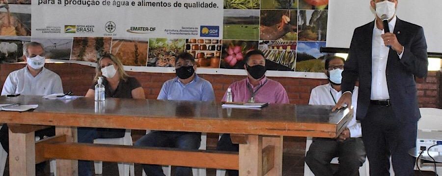 Deputado Roosevelt Vilela participa de reunião para debater a criação do Instituto de Terras de Brasília