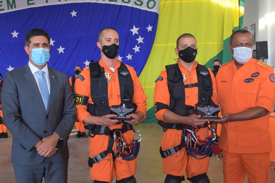 Deputado Roosevelt Vilela participa da formatura do 10° curso de Tripulante Operacional do CBMDF