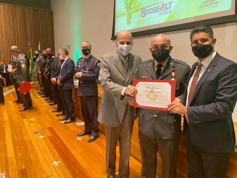 Deputado Roosevelt Vilela preside sessão solene na Câmara Legislativa em homenagem aos 165 anos do CBMDF