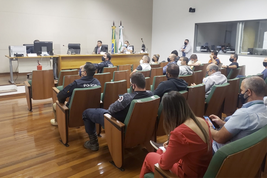 Deputado Roosevelt Vilela promove reunião com bombeiros e policiais militares para debater a progressão nas carreiras