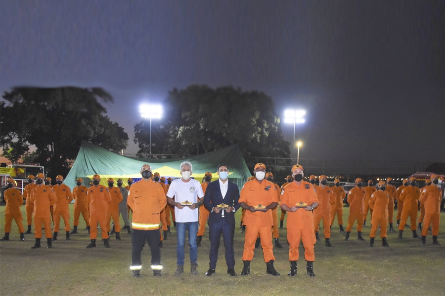 Deputado Roosevelt Vilela participa da formatura do 27° Curso de Prevenção e Combate a Incêndios do CBMDF