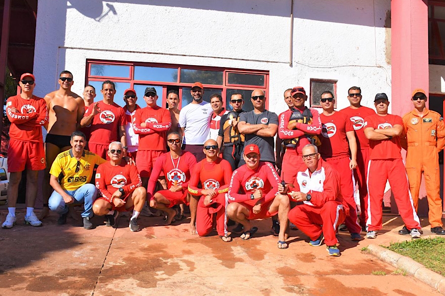 Deputado Roosevelt Vilela participa da 15ª Travessia do Fogo, uma competição aquática organizada pelo CBMDF