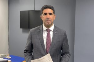 Deputado Roosevelt Vilela solicita ao Secretário de Segurança Pública do DF a instalação de um grupo de trabalho para tratar da proposta de reestruturação das carreiras Bombeiro e Policial Militar