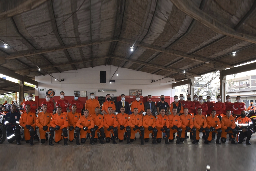 Deputado Roosevelt Vilela participa da formatura do Curso de Motociclista Operacional do CBMDF