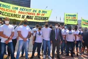 Deputado Roosevelt Vilela marca presença no movimento dos aprovados no concurso da PMDF que cobram a convocação para o CFP 8