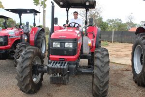 Deputado Roosevelt Vilela participa do evento de entrega de maquinários a entidades representativas dos produtores rurais do DF e da RIDE