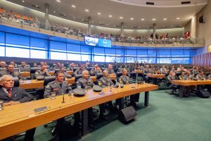 O Deputado Roosevelt citou proposições legislativas e emendas parlamentares de sua autoria voltadas à categoria, a exemplo da valorização do veterano do CBMDF, objetivo da Lei 6.313/2019, que inclui no calendário oficial do DF o Dia do Bombeiro Militar Veterano, a ser comemorado no dia 4 de julho. Durante a sessão solene, houve a assinatura da portaria que institui o exórdio e o toque de presença do veterano, executado pela banda do CBMDF.