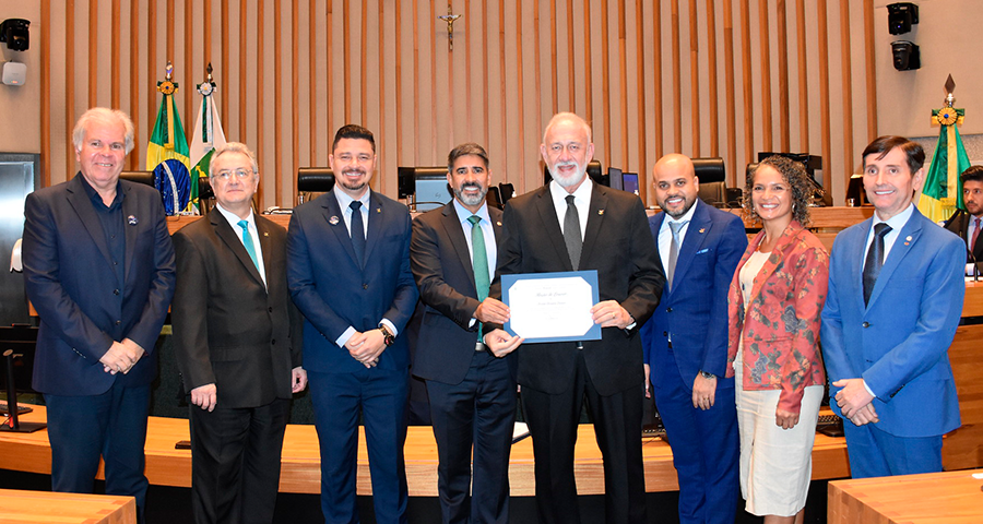 Corretores são homenageados em Sessão Solene realizada pelo deputado Roosevelt