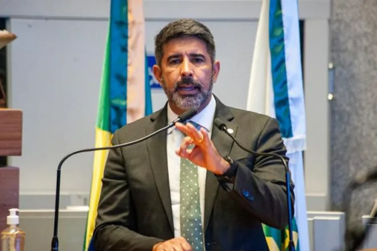 Agora é Lei: Sancionado projeto do deputado Roosevelt que disciplina termos relacionados aos cartórios para evitar fraudes