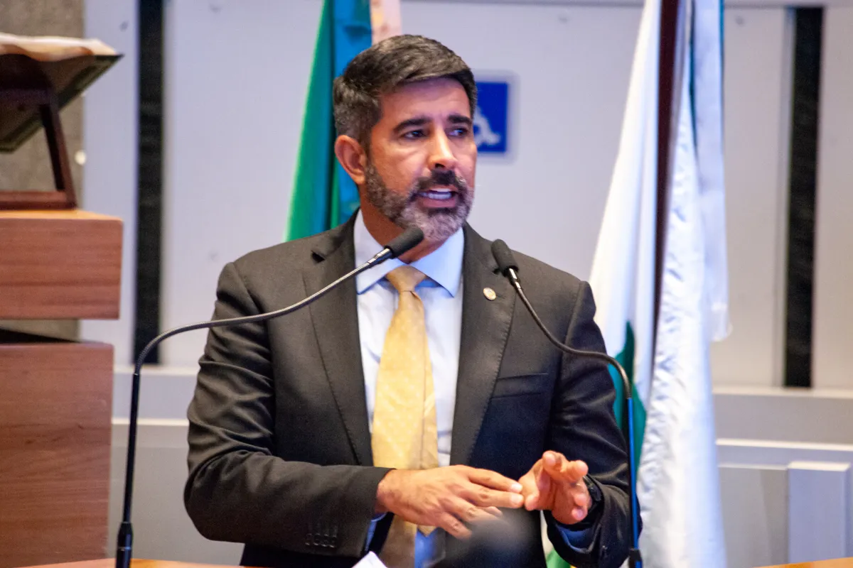 Projeto do deputado Roosevelt determina que clínicas que prestam serviços ao Detran devem aceitar planos de saúde