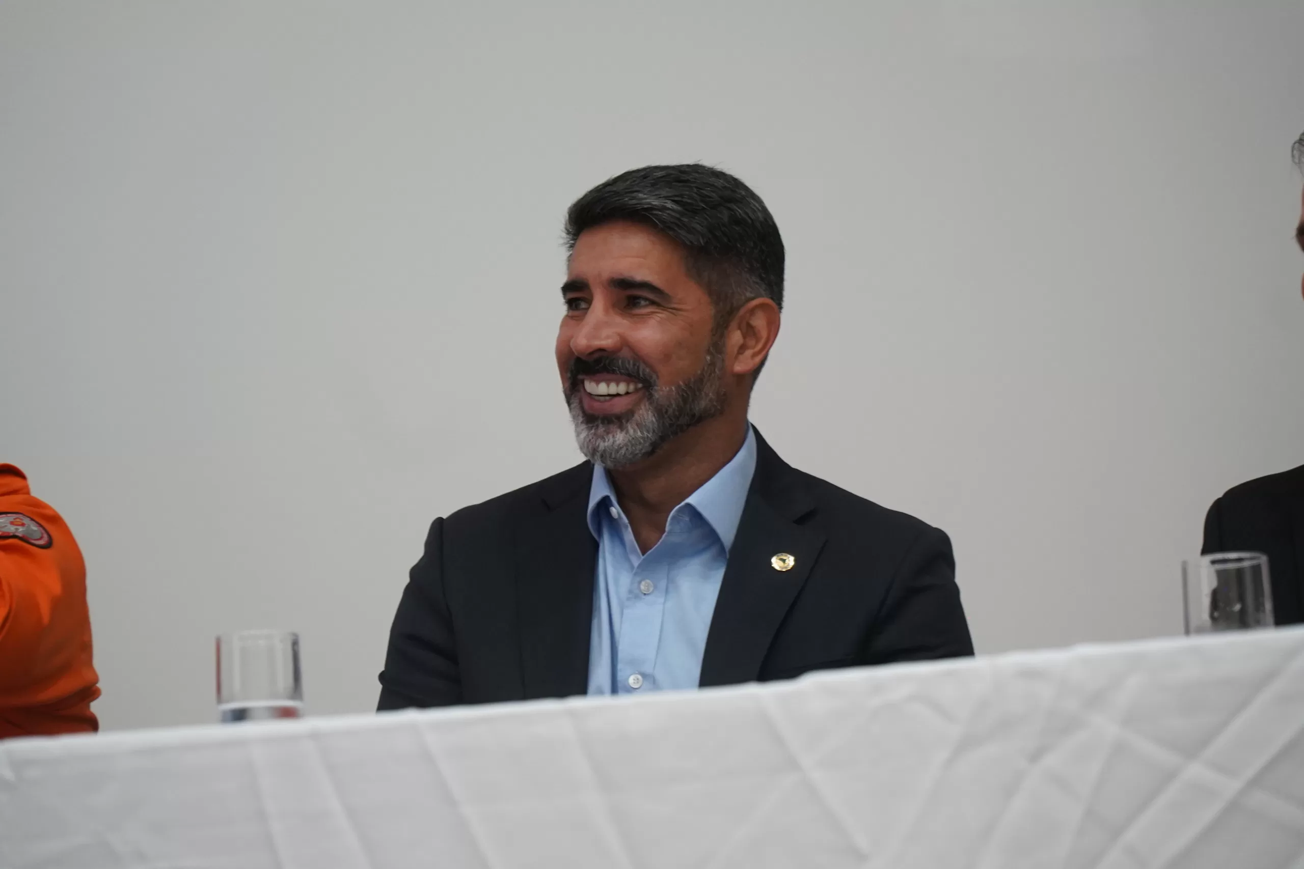 Avança na CLDF projeto do deputado Roosevelt que eterniza em Lei a canção dos bombeiros militares veteranos