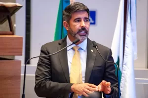 Cirurgiões-Dentistas são homenageados pelo deputado Roosevelt em sessão lotada na Câmara Legislativa