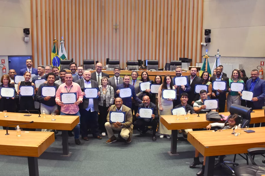 Deputado Roosevelt celebra os 10 anos da Associação Brasileira de Portais de Notícias em Sessão Solene na Câmara Legislativa