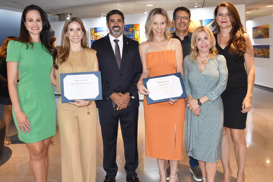 Deputado Roosevelt homenageia farmacêuticos em Sessão Solene na Câmara Legislativa