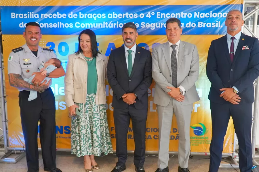 Deputado Roosevelt preside Sessão Solene em Comemoração ao Dia Nacional do Conselho Comunitário de Segurança