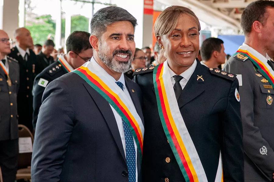 Deputado Roosevelt recebe a Medalha Tiradentes, maior honraria da PMDF