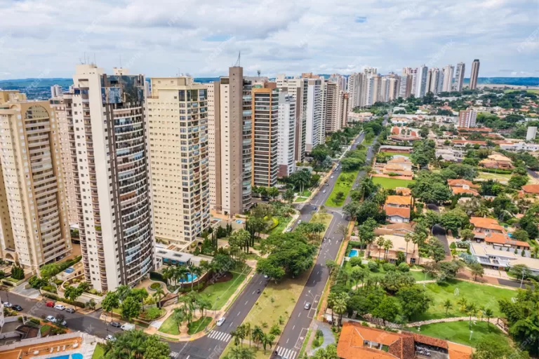 Segue para sanção proposição do deputado Roosevelt que isenta condomínios de acesso controlado do pagamento da iluminação pública