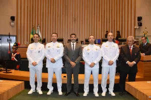 Deputado Roosevelt homenageia Fuzileiros Navais da Marinha do Brasil em sessão solene na Câmara Legislativa