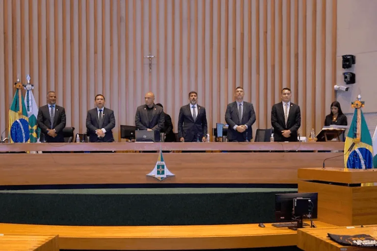 Deputado Roosevelt homenageia contadores públicos em Sessão Solene na CLDF