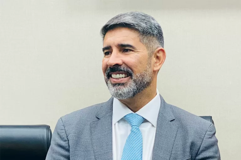 Causa animal: deputado Roosevelt propõe cemitério e crematório para pets no DF