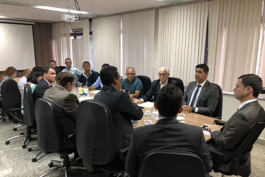 Deputado prestigia passagem de comando na Marinha