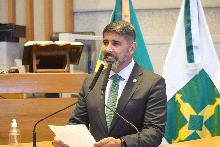 Deputado Roosevelt no plenário da Câmara Legislativa do Distrito Federal