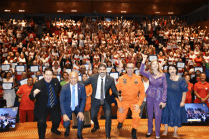 Deputado Roosevelt homenageia o Programa Bombeiro Amigo do CBMDF em Sessão Solene na CLDF